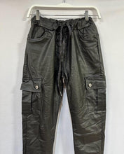 VENTI6 PU COATED CRINKLE JOGGER CARGO PANTS - BLACK