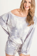 STAR PRINT TIE-DYE TOP WITH A BOAT NECKLINE, DROPPED SHOULDERS, LONG SLEEVES, AND BANDED HEM - GREY