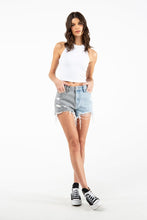 Ceros Mid Rise Shorts