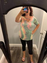 SHORT SLEEVE TIE DYE PRINT KEYHOLE TOP - ASSORTED COLORS