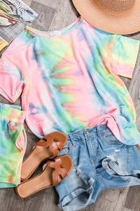 TIE-DYE TOP WITH A ROUND NECKLINE, SHORT SLEEVES, AND SIDE SLITS - PASTEL MULTI