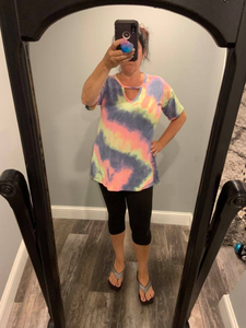 SHORT SLEEVE TIE DYE PRINT KEYHOLE TOP - ASSORTED COLORS