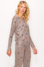 MULTI COLOR STAR PRINT CREW - GREY or STONE