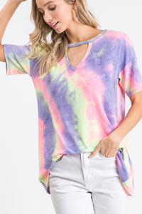 SHORT SLEEVE TIE DYE PRINT KEYHOLE TOP - ASSORTED COLORS