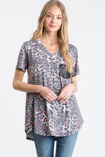 SHORT SLEEVE V NECK ROUND HEM LEOPARD ANIMAL PRINT TOP WITH BLACK SEQUIN POCKET GREY/MULTI