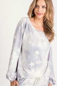 STAR PRINT TIE-DYE TOP WITH A BOAT NECKLINE, DROPPED SHOULDERS, LONG SLEEVES, AND BANDED HEM - GREY