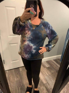 Tie dye knit top with a v-neck featuring a cut out trim detail and a puff sleeve -  Navy/Purple Mix