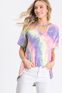 SHORT SLEEVE TIE DYE PRINT KEYHOLE TOP - ASSORTED COLORS