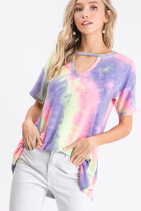 SHORT SLEEVE TIE DYE PRINT KEYHOLE TOP - ASSORTED COLORS