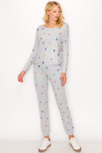 MULTI COLOR STAR PRINT CREW - GREY or STONE