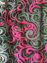 Pink Swirls OS Capri