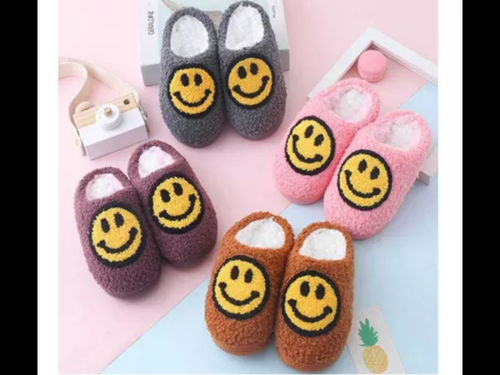 🙂 Women’s & Kids Smiley Face Slippers - Assorted Colors