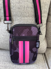 CAMO W/ PINK STRIPE MULTI ZIPPER NEOPRENE PHONE HOLDER W/1.25" STRIPE STRAP